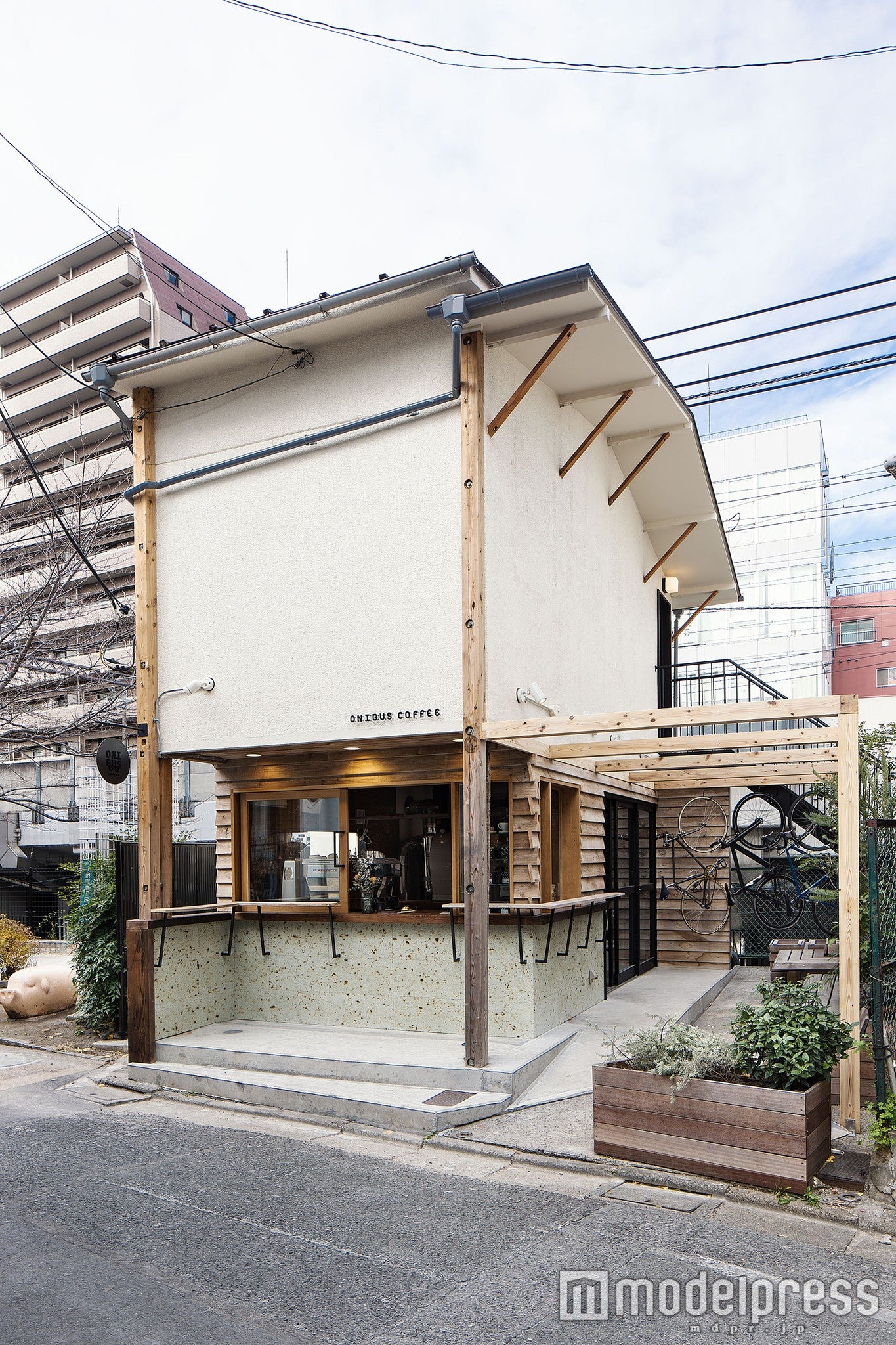 「ONIBUS COFFEE」外観／画像提供：ONIBUS COFFEE