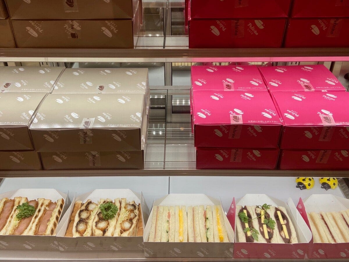 サンドイッチはテイクアウト可能。ペリカンの食パンの販売も