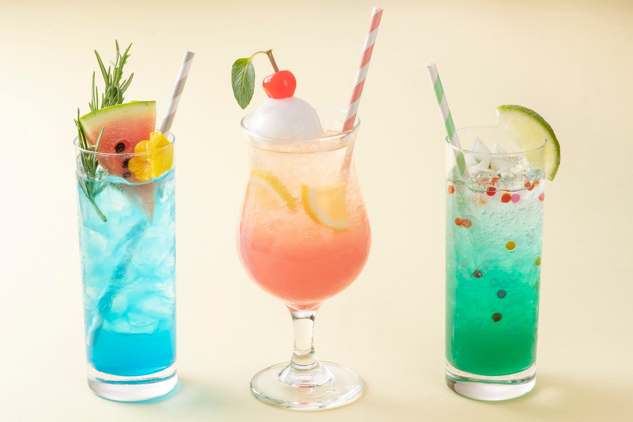 “ダッフィー＆フレンズのテイスティ・サマー・サプライズ”スペシャルドリンク（提供期間：6月16日～7月27日）（C）Disney