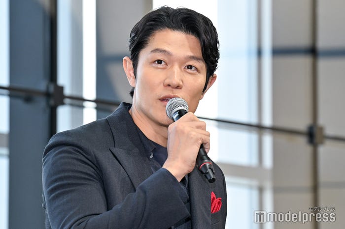 鈴木亮平(C)モデルプレス