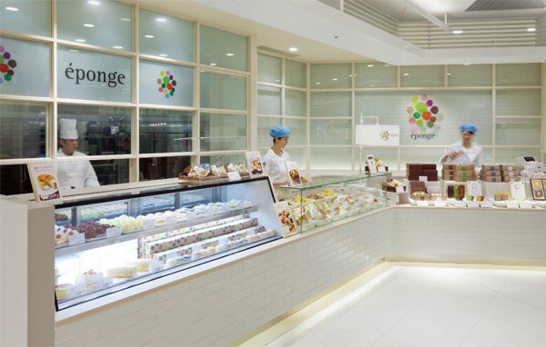 白い内装でおしゃれ／画像提供：エポンジュ 東京スカイツリータウン・ソラマチ店