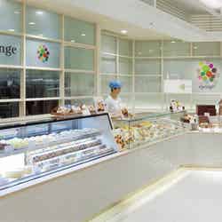 白い内装でおしゃれ/画像提供:エポンジュ 東京スカイツリータウン・ソラマチ店