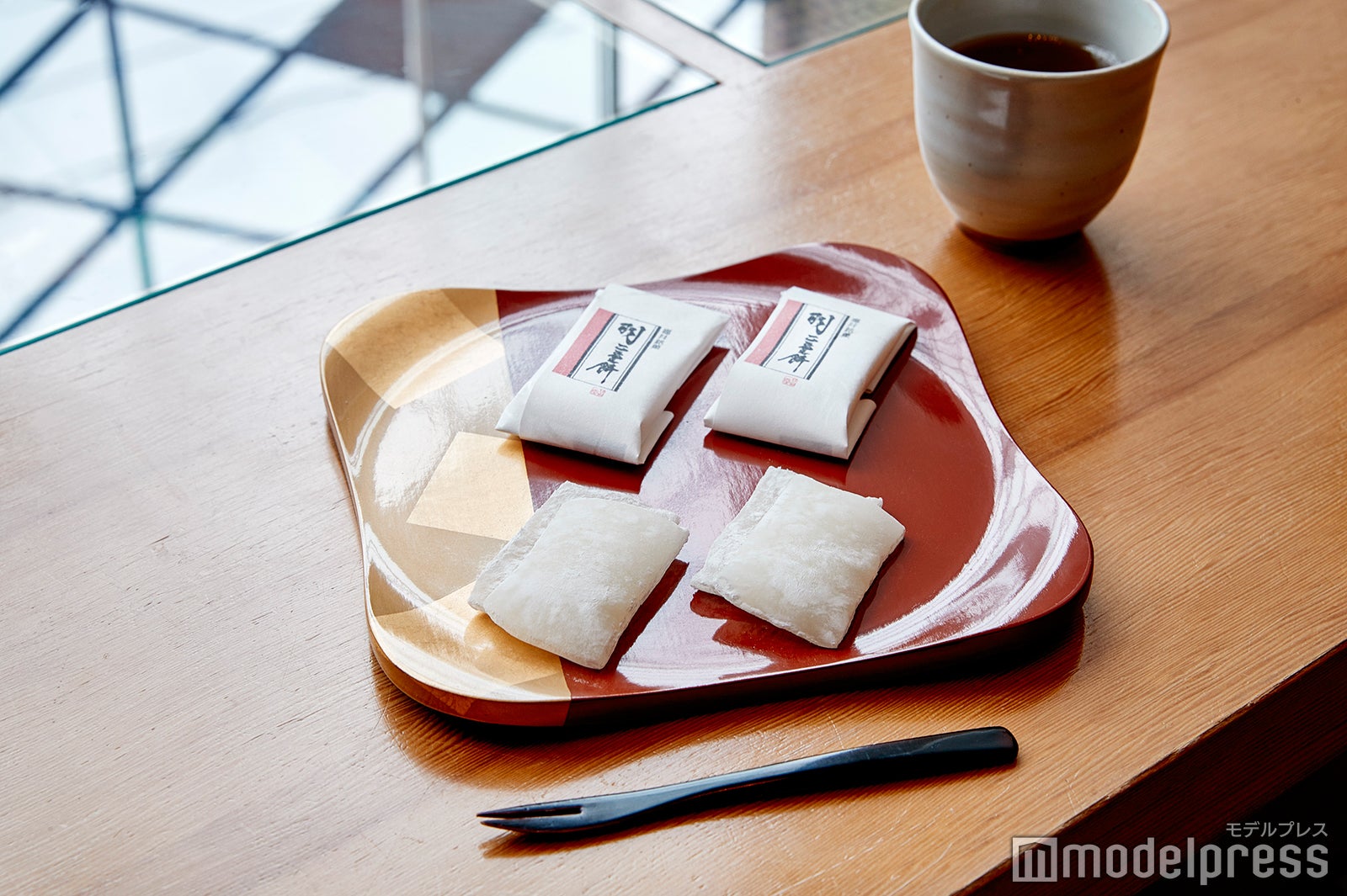 上品で繊細な甘さの羽二重餅は、一度食べたら病みつきに！ （C）モデルプレス