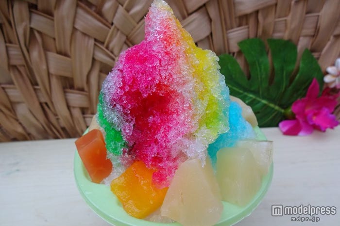 カラフルな「トロピカルレインボーシェイブアイス」