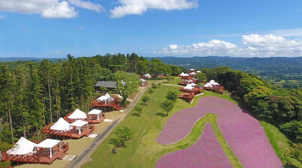 千葉「マザー牧場 グランピング THE FARM」牧場自慢の食材でBBQ&動物とのふれあいやサウナ体験も