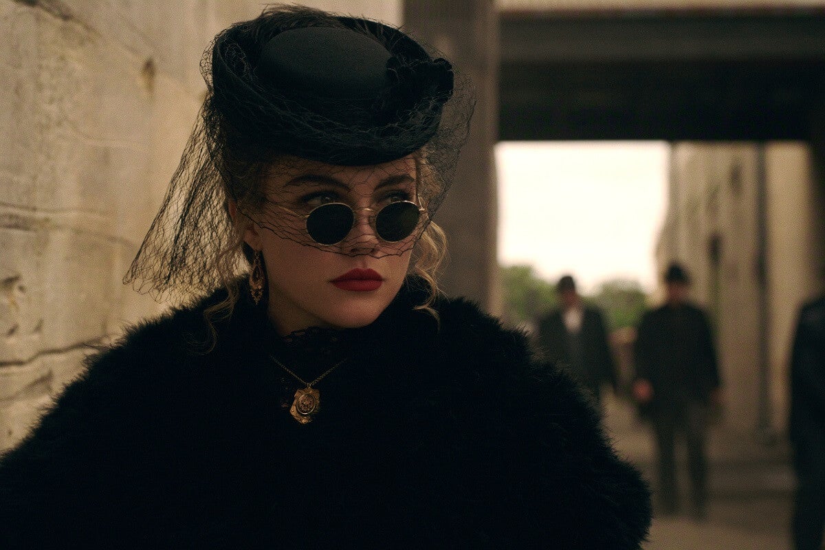 フローレンス・ピュー主演のNetflixドラマ『エデンの東』予告編＆新場面写真解禁！