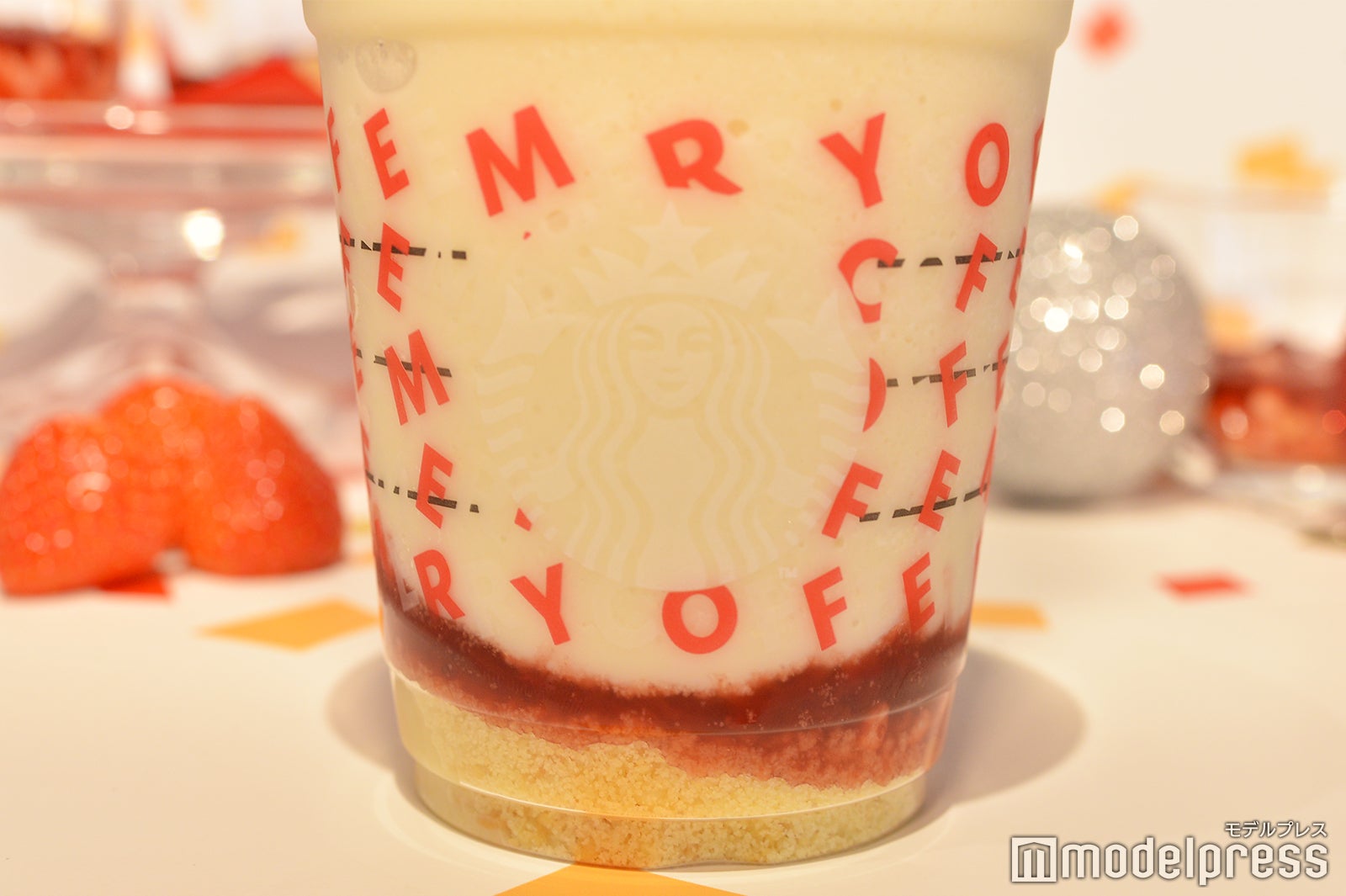 「メリーストロベリー ケーキ フラペチーノ 」（C）モデルプレス