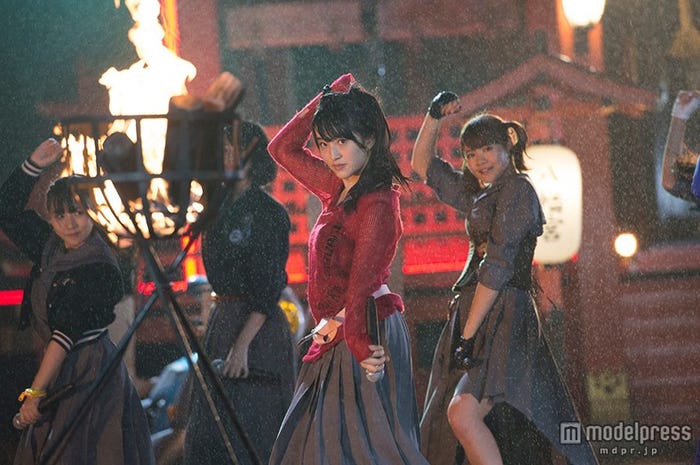 「しぇからしか!」HKT48 feat.氣志團MVのワンシーン(C)AKS