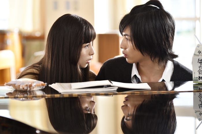 中条あやみ、志尊淳(C)2017映画「覆面系ノイズ」製作委員会