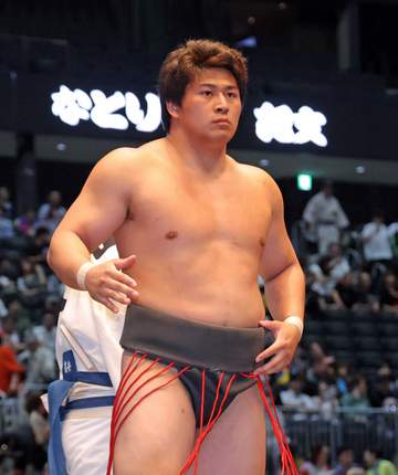 “イケメン”で話題の大森が勝ち越し決める「早く勝ち越したかった」鬢付け油を少量使用【大相撲】