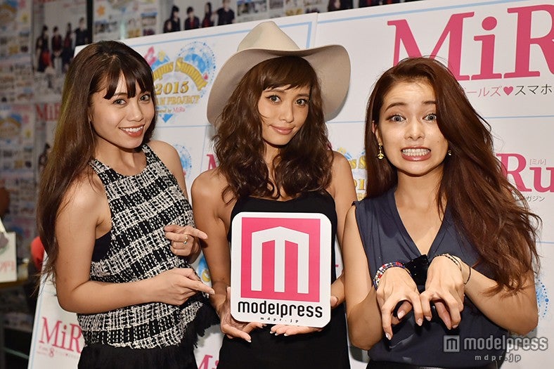 （左から）安部ニコル、小泉梓、尾崎紗代子