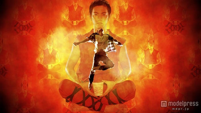 修行者に変身した佐藤健/CMカットより