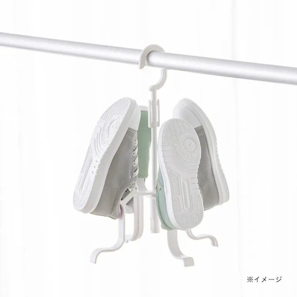 カインズ　CAINZ　吊るしても立たせても干せるシューズハンガー