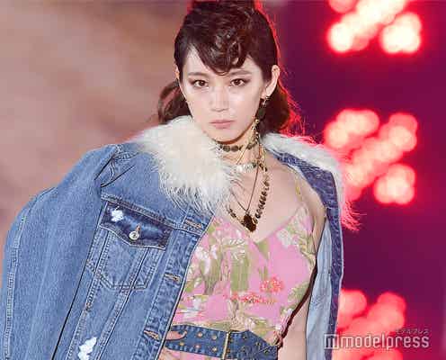 吉岡里帆、トップバッターでガルアワ開幕 リーゼント&ロングヘアで驚きイメチェン<GirlsAward 2018 A/W>