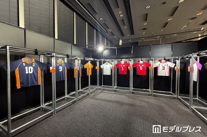 各キャラクターのユニフォーム展示(C)モデルプレス