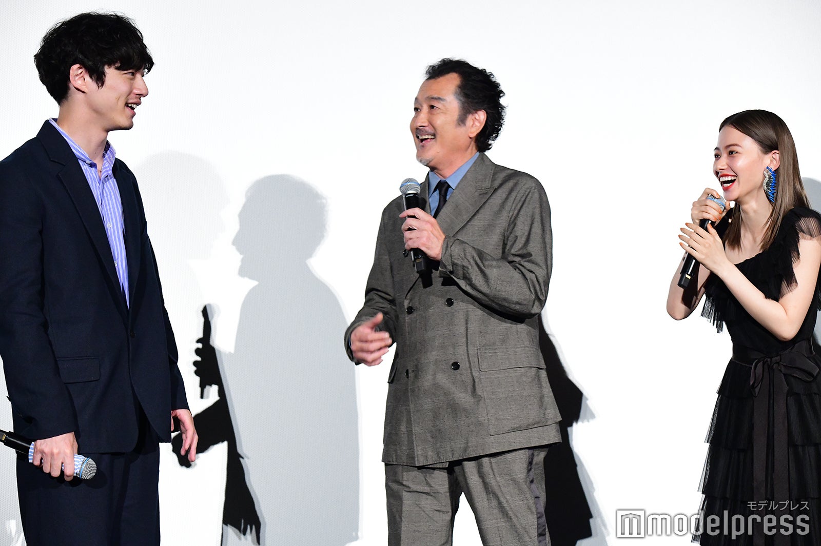 坂口健太郎、吉田鋼太郎、山本舞香 （C）モデルプレス