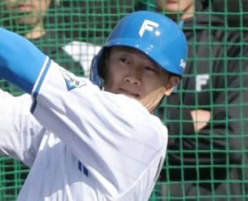日本ハム 西川遥輝が紅白戦初打席で死球受け球場騒然 打席に倒れ込みスタッフが担架を搬入→自力で起き上がりプレー続行 スタンドから拍手
