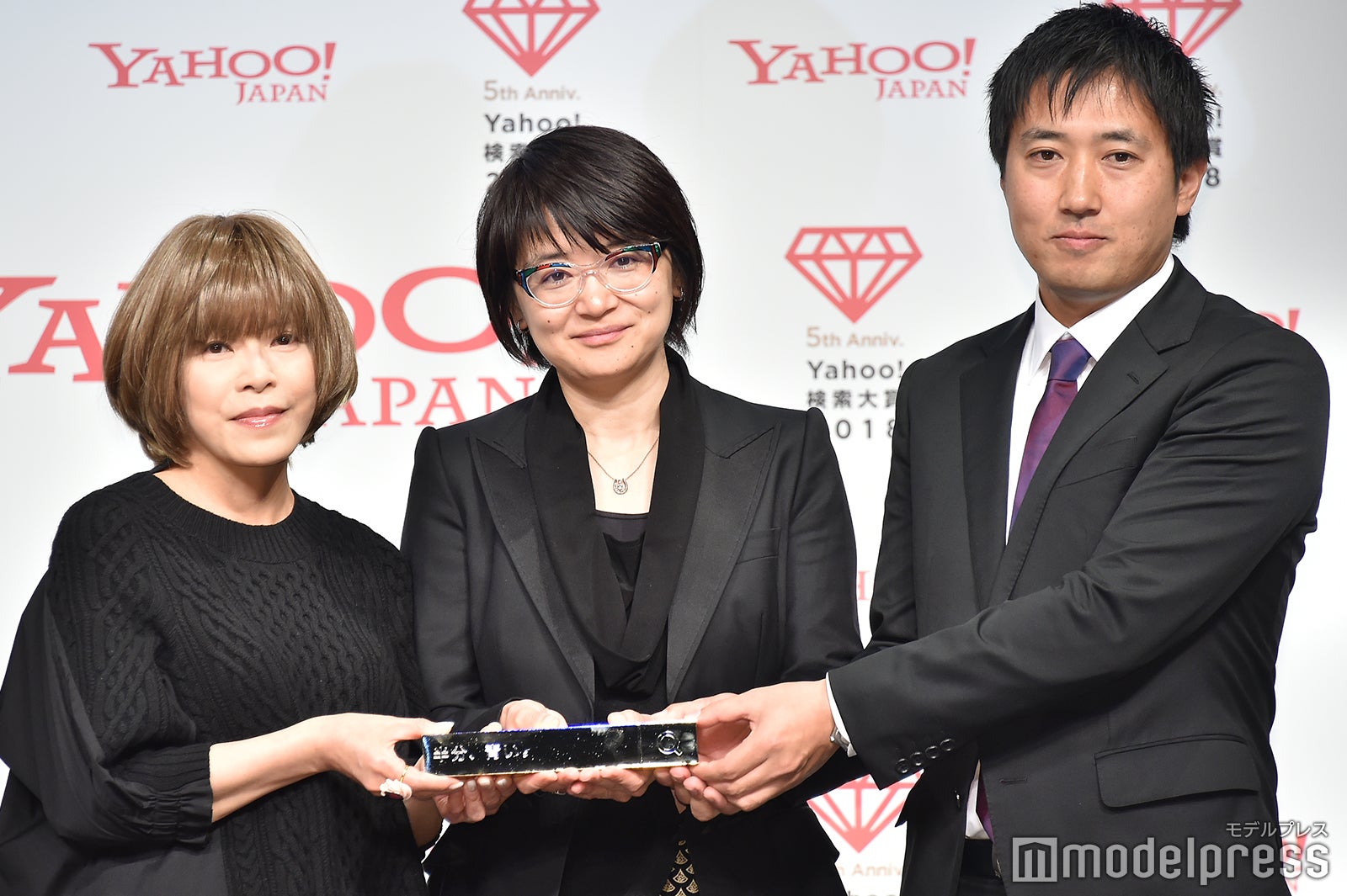 北川悦吏子氏（左）（C）モデルプレス