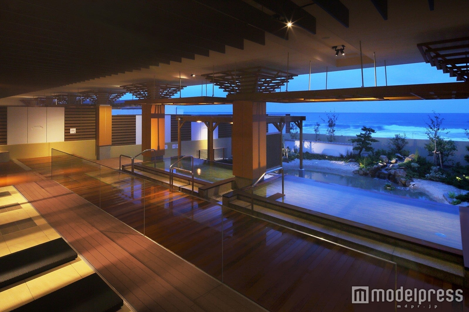 大浴場「湯屋 海の回廊」（外湯エリア）／画像提供：鴨川グランドホテル