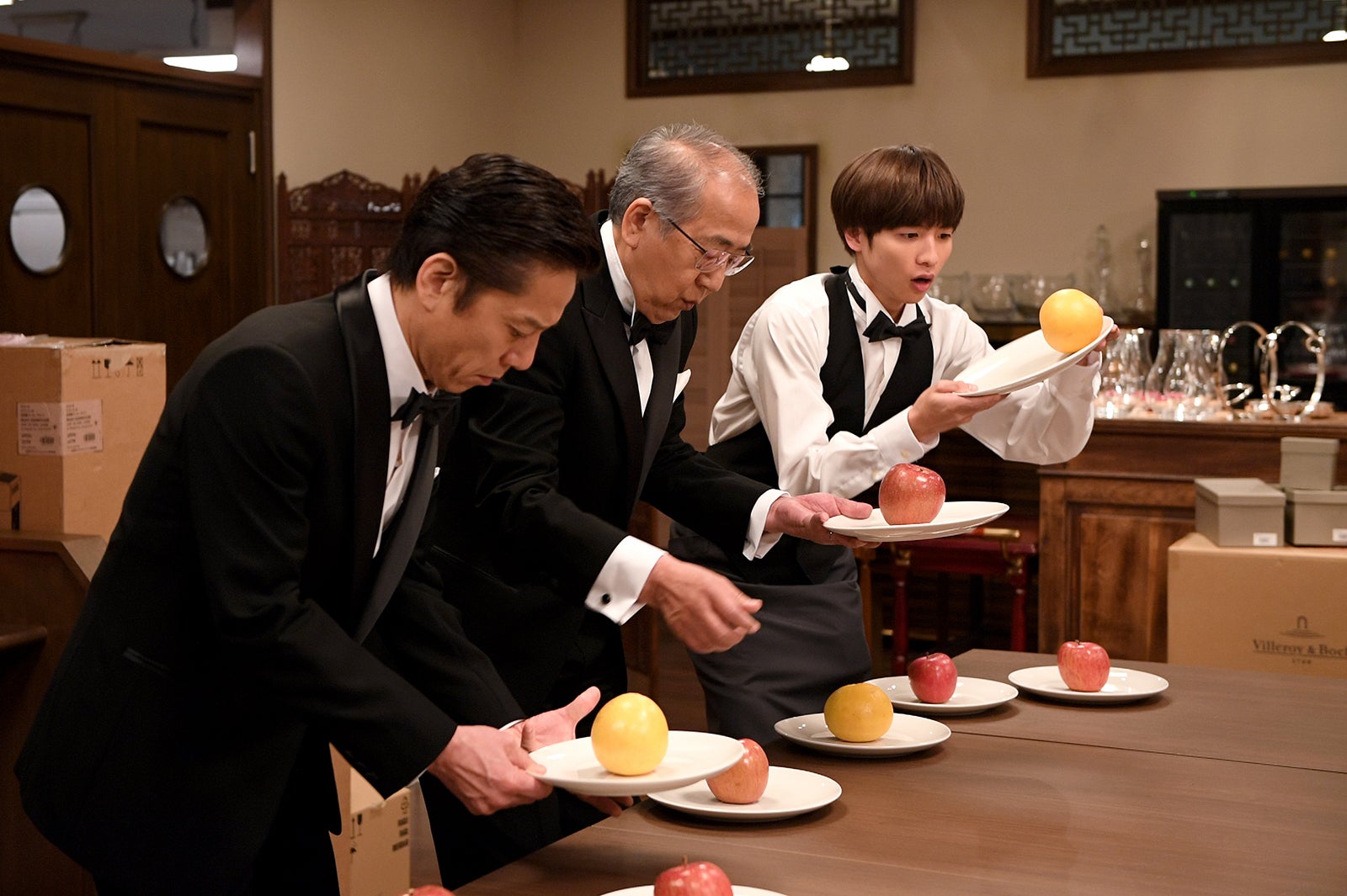 （左から）勝村政信、岸部一徳、志尊淳／『Heaven？～ご苦楽レストラン～』より（C）TBS