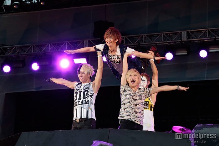 ゴールデンボンバー