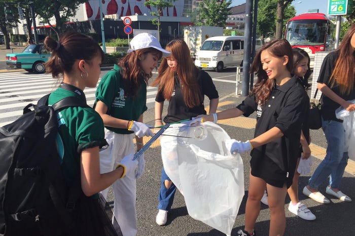 ゴミ拾いの模様