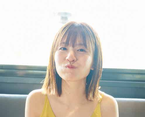 日向坂46松田好花、無防備な表情で“彼女感”溢れる 先行カット第9弾解禁<振り向いて>