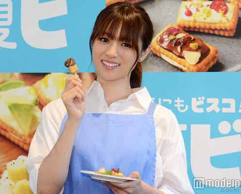 深田恭子が“カフェ店員”に!可愛すぎる制服姿で登場