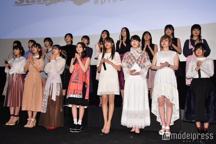 (前列左から)川口智美、中山莉子、渡邉幸愛、伊藤萌々香、桜田ひより、志田友美、日比美思、岩田華怜、RaMu(後列左から)島崎莉乃、新井愛瞳、水春、小倉優香、咲良菜緒、岡崎紗絵、高田里穂、矢野優花、岩崎春果、琴海りお (C)モデルプレス