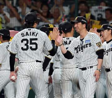 阪神・藤川監督 佐藤輝と森下「争わなくていいというのが本音なんですけどね」「いかにシンプルに野球に取り組めるか」【一問一答】