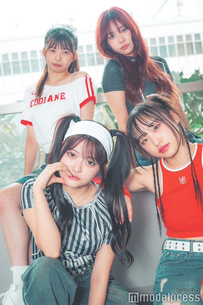 VIOLAVIE/(後列左から)MITSUKI、SAAYA(前列左から)KONOHA、MIOHA(C)モデルプレス