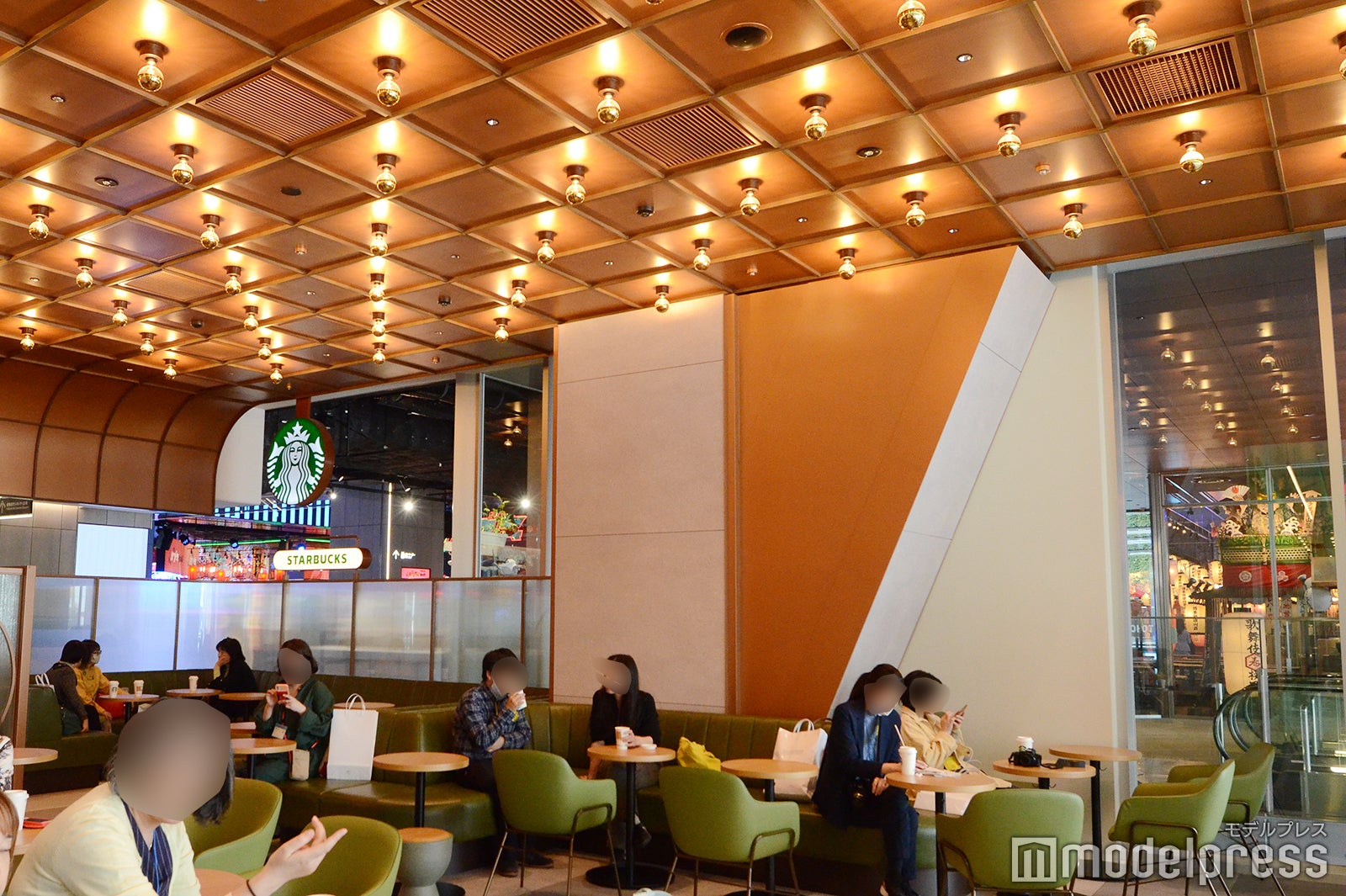 スターバックスコーヒー東急歌舞伎町タワー店（C）モデルプレス