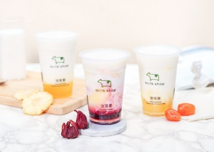 フルーツヨーグルト(左からパイナップル味、ハイビスカスパイナップル味、ゴールデンデーツ味）／画像提供：MILKSHOP JAPAN株式会社