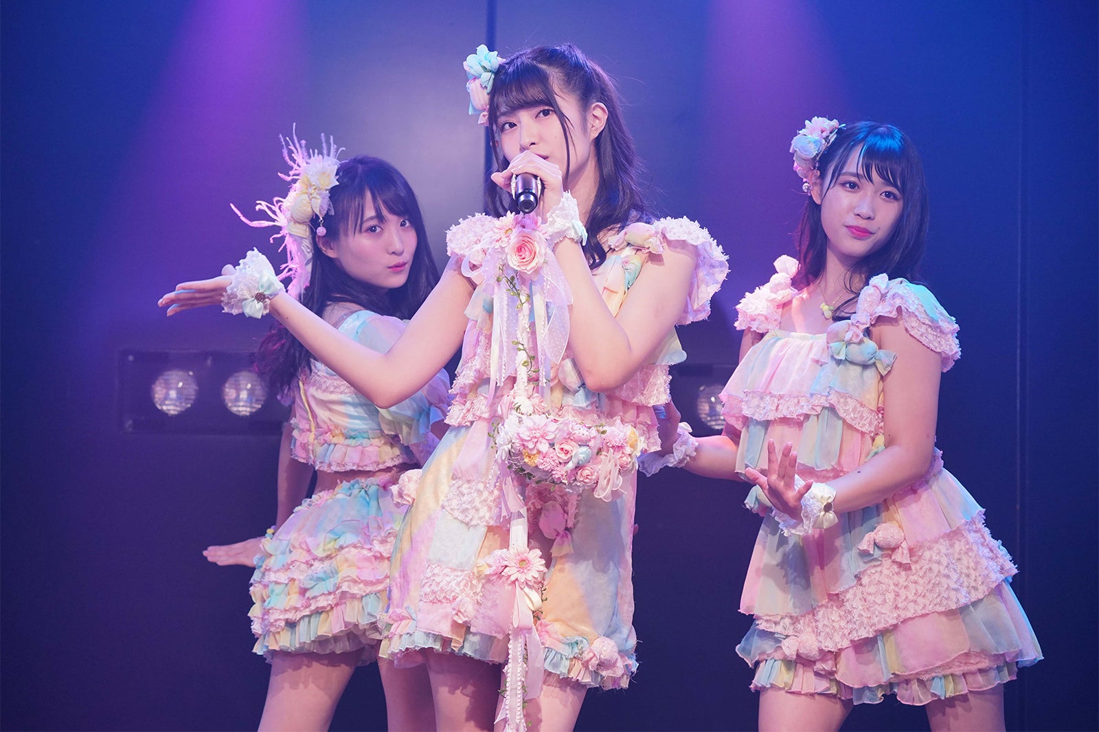 坂口渚沙、行天優莉奈、山本瑠香／AKB48チーム8「その雫は、未来へと繋がる虹になる。」公演（C）AKS