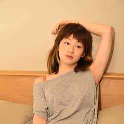 水カン コムアイ 黒髪ショートに大胆イメチェン かっこ可愛い 新鮮 と絶賛の声 モデルプレス 水カン コムアイ 黒髪ショートに大胆イメチェン かっこ可愛い 新鮮 と絶賛の声 モデルプレス