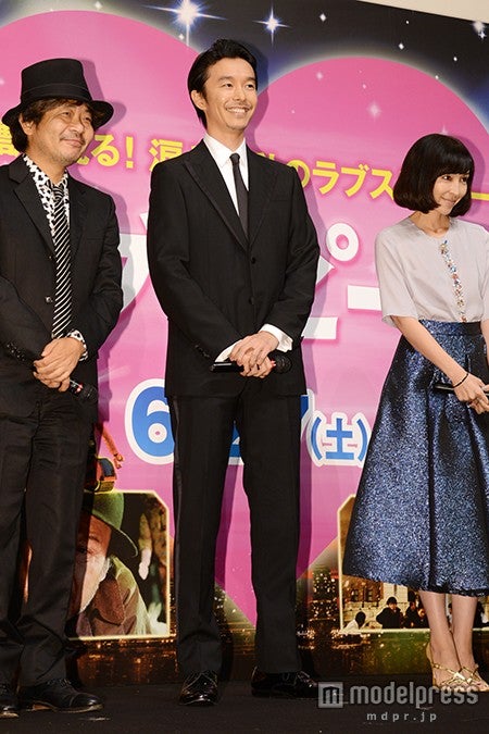 長谷川博己（中央）