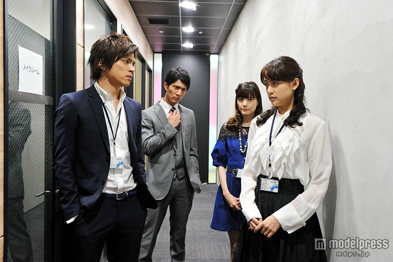 撮影の様子／左から：山本裕典、北代高士、佐藤ありさ、山本美月