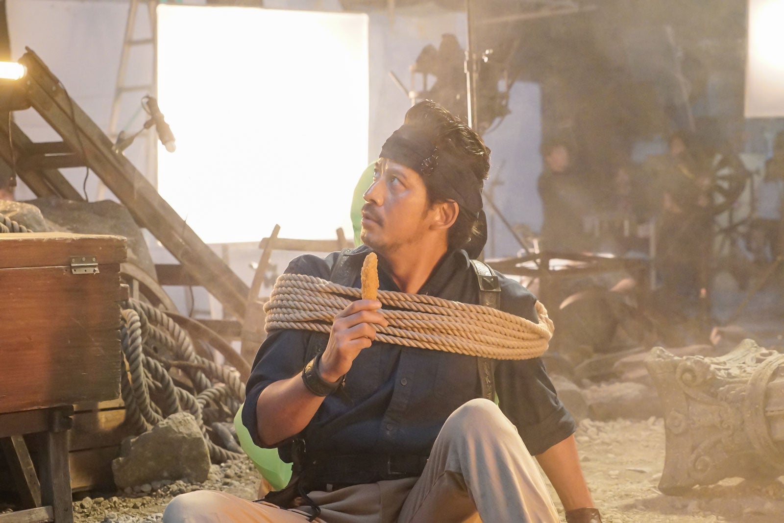 岡田准一／新CM「チキチキン THE ガーリックペッパー」篇メイキングより（提供写真）