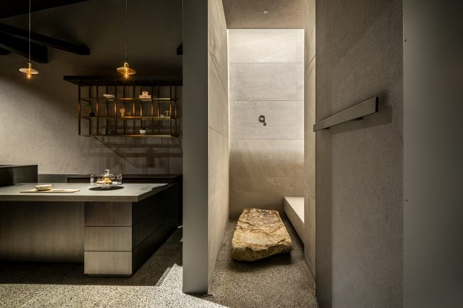 「q」への扉／画像提供：Kiraku