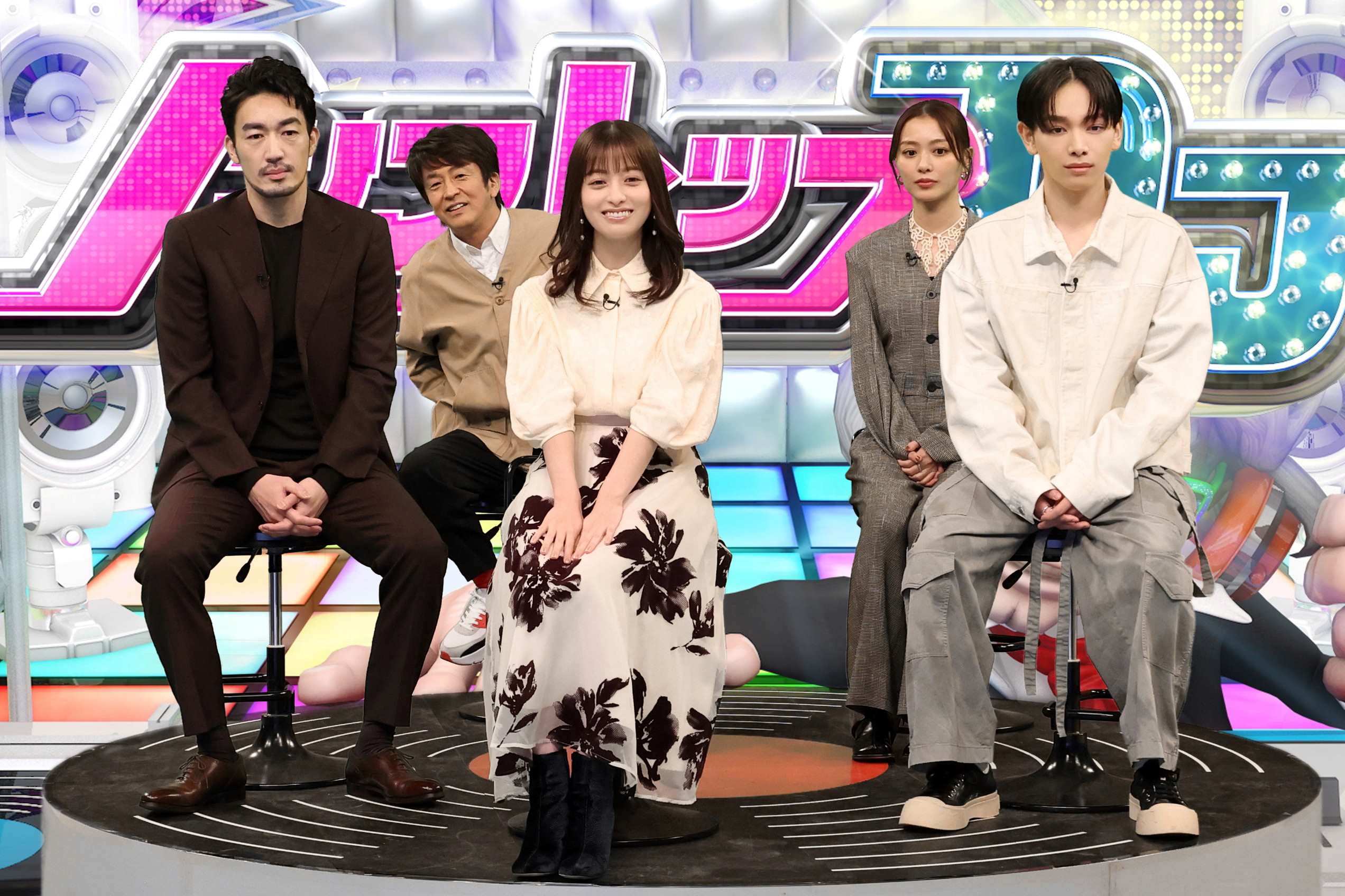 大谷亮平、堀内健、橋本環奈、内田理央、宮世琉弥（C）フジテレビ