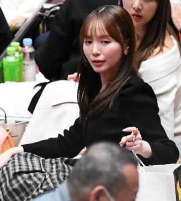 「華がありますね！」美女タレントが国技館で人気アナと観戦「お会いできて嬉しかった」2ショットに反響