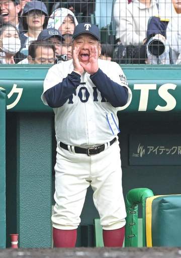 大阪桐蔭が勝ち越し成功！西谷監督の一手が好機呼び込む バスターエンドランから満塁→押し出し四球などで一挙4点のビッグイニング！