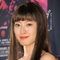 瀧本美織 セクシードレスで魅了 娼婦役に挑む モデルプレス