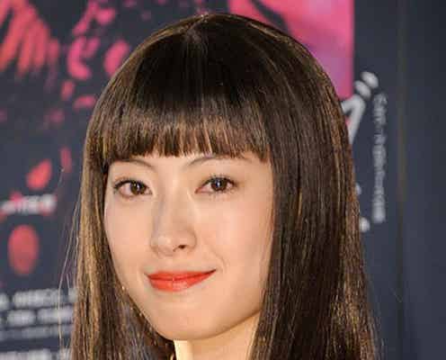 瀧本美織、セクシードレスで魅了 娼婦役に挑む