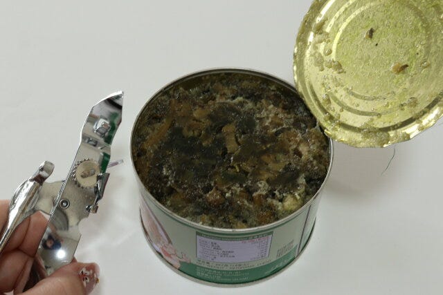 ダイソーの回転式缶オープナーで缶を開ける