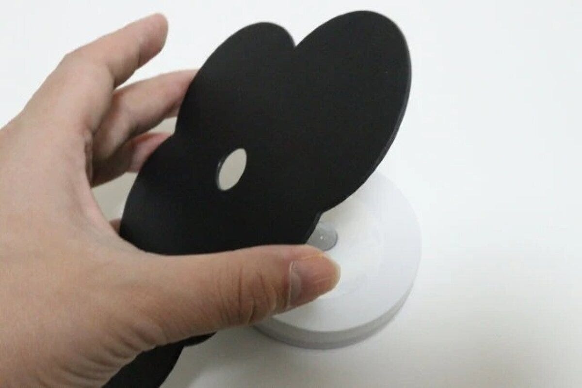 ダイソーのLEDシルエットライトをセットする