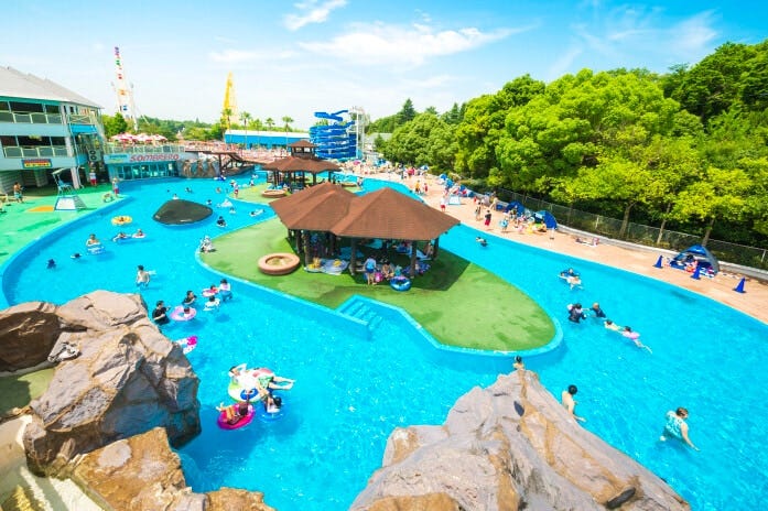 1周150ｍの「流水プール」。途中、水が噴き出す「スプラッシュパレス」もあります