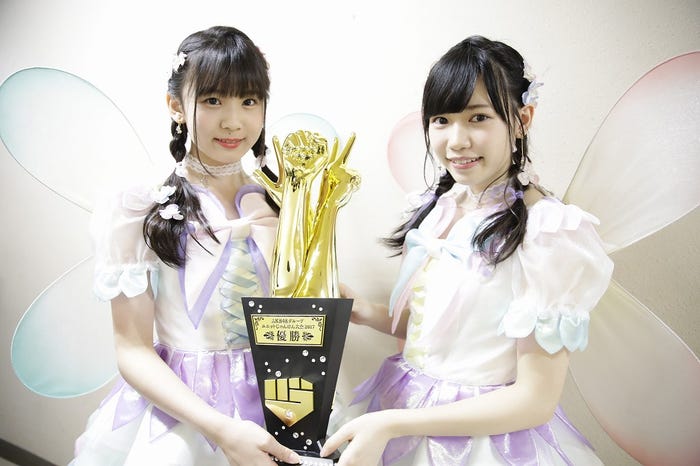 昨年優勝したfairy w!nk(荒巻美咲、運上弘菜)(C)AKS