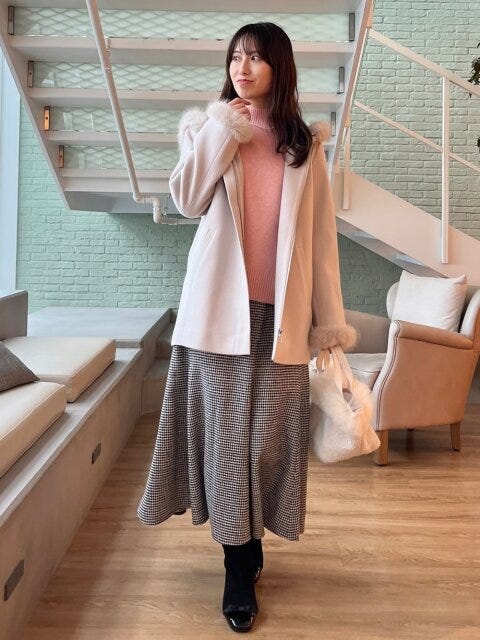 2025冬アウター着こなしフェミニンなベージュコートでつくる好印象コーデ