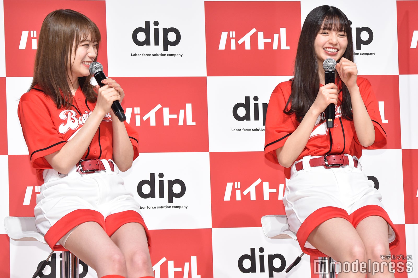 秋元真夏、齋藤飛鳥（C）モデルプレス